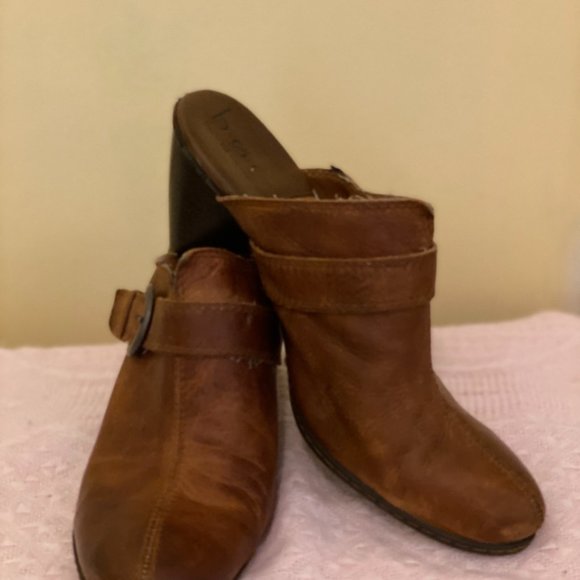 b.o.c Born O Concept Leather Heeled Clogs - Picture 1 of 5